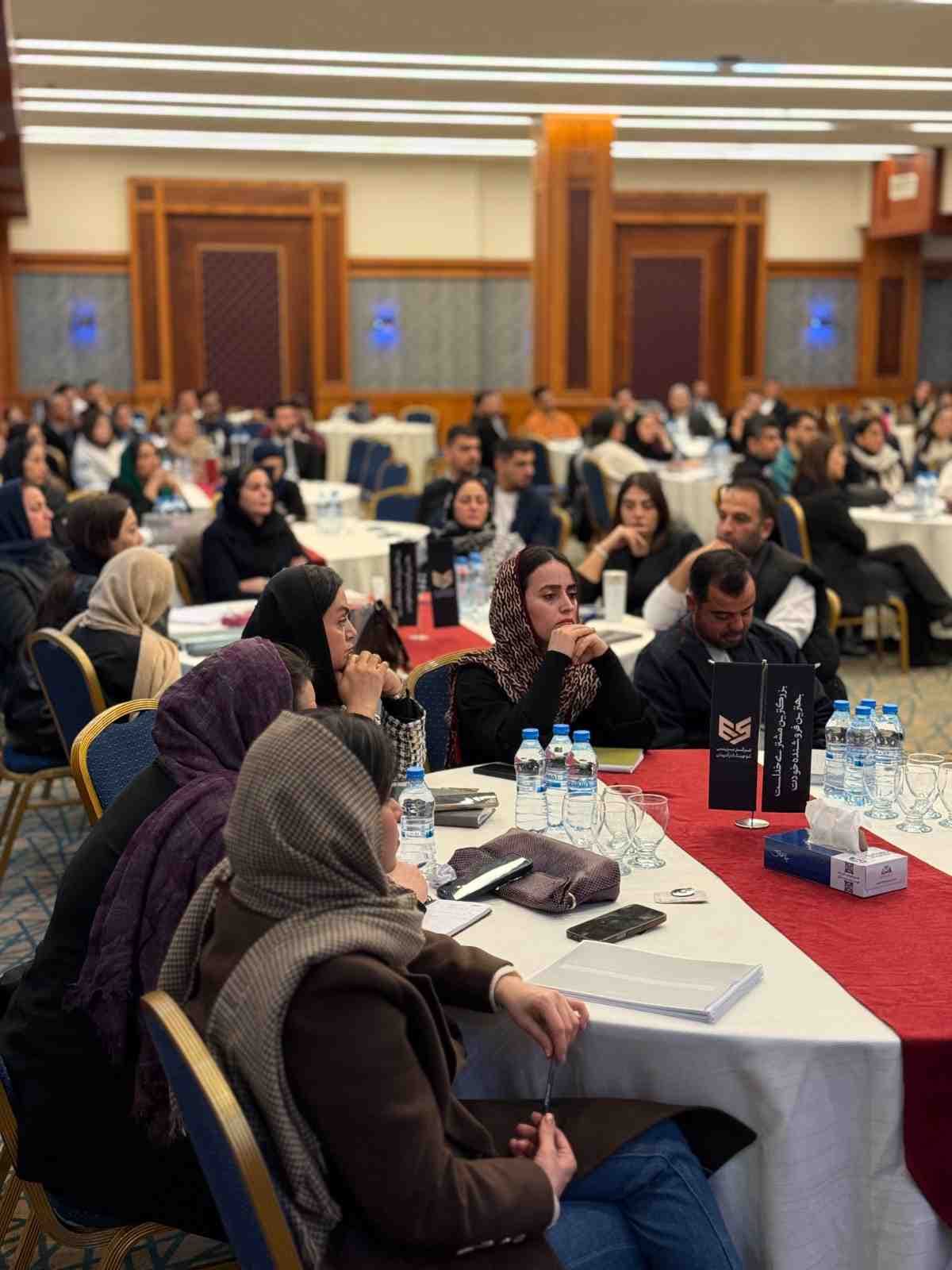 دیپلمات