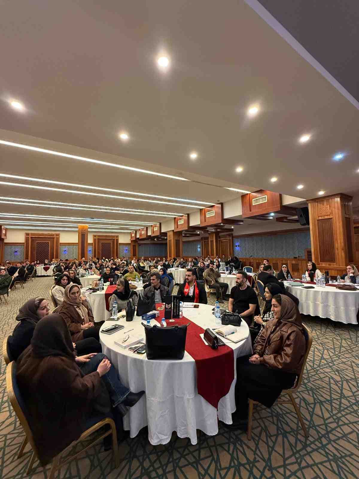 دیپلمات