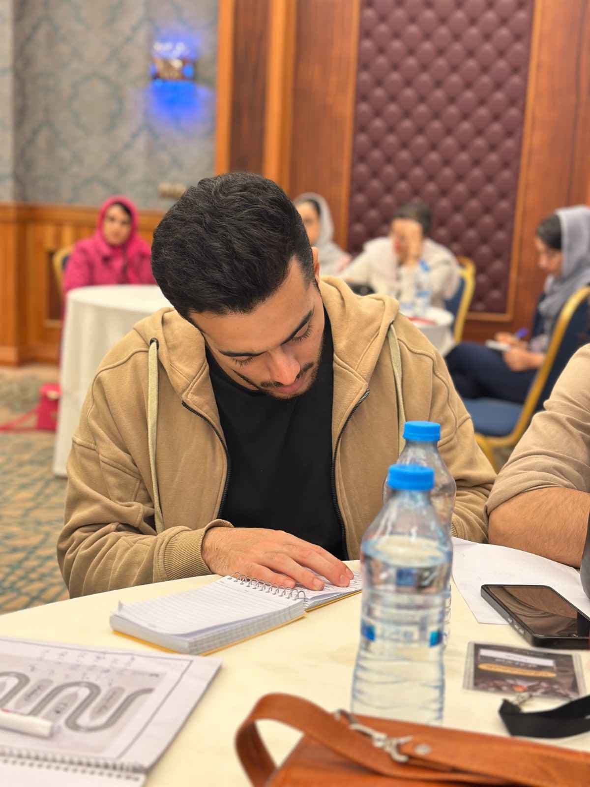 دیپلمات
